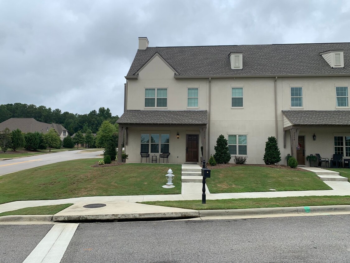 Primary Photo - Like New Townhome in Desired Mimms Trail