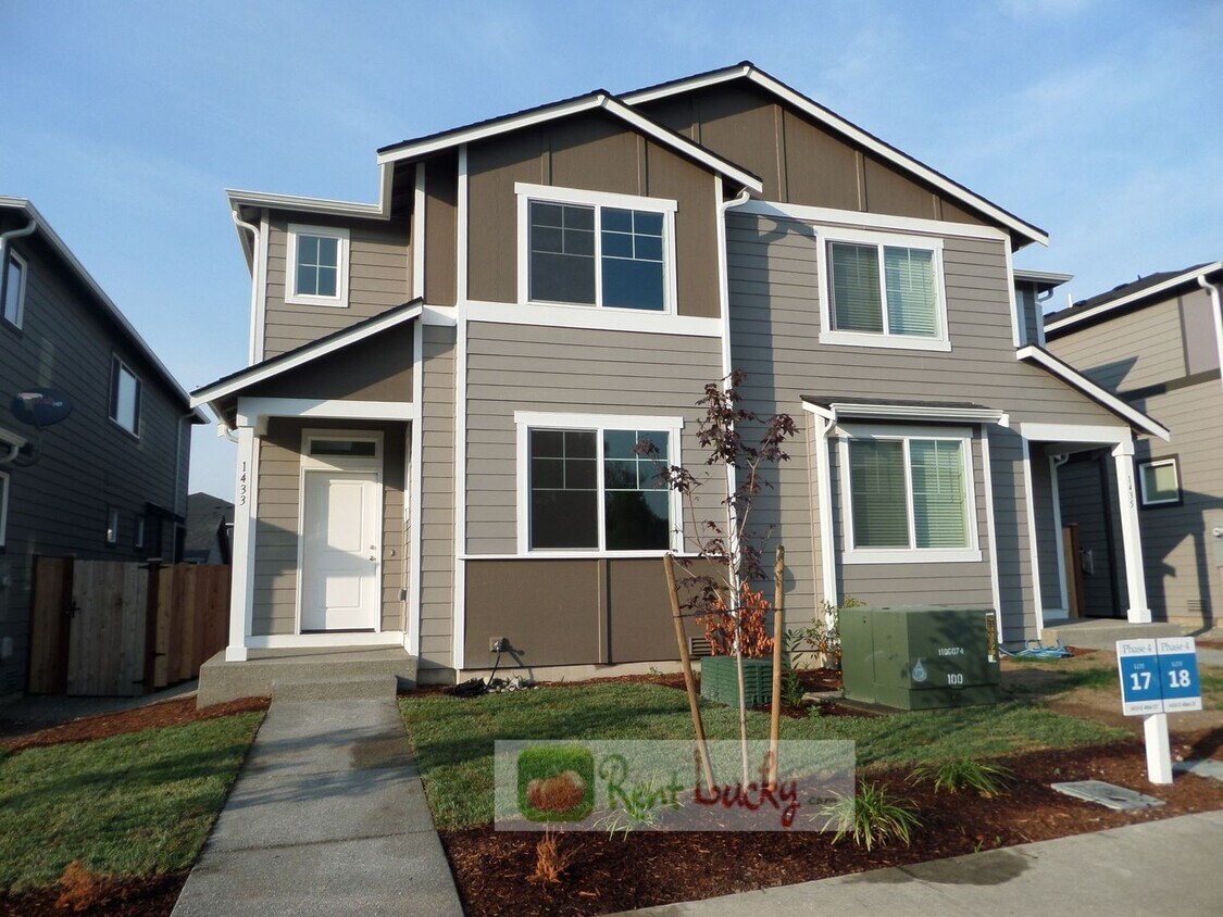 Primary Photo - GORGEOUS!! Newer 3 Bedroom Home w/2-Car Ga...