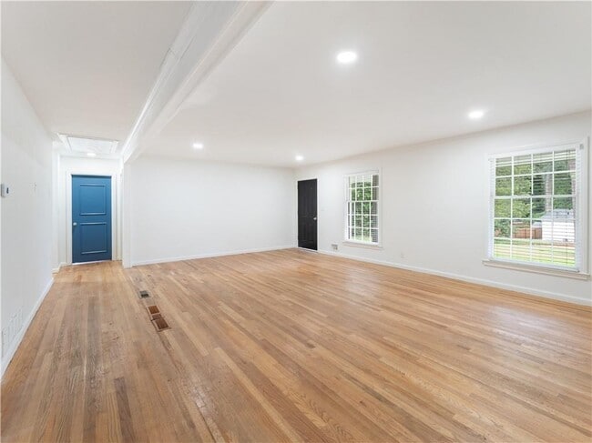 Building Photo - 1685 Dunwoody Pl NE