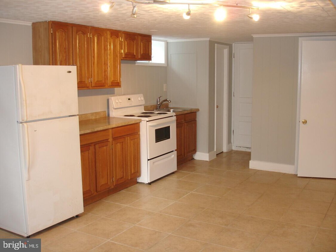 Primary Photo - 118 E Northern Pkwy