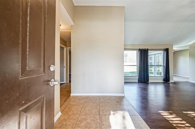 Foto del edificio - 1309 Oak Hollow Dr