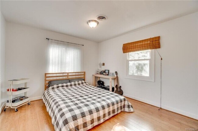 Building Photo - Sauer's Garden Gem: Lovely 3 Bedroom, 1.5 ...