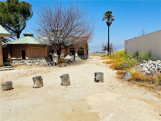 Foto del edificio - 41480 Polly Butte Rd
