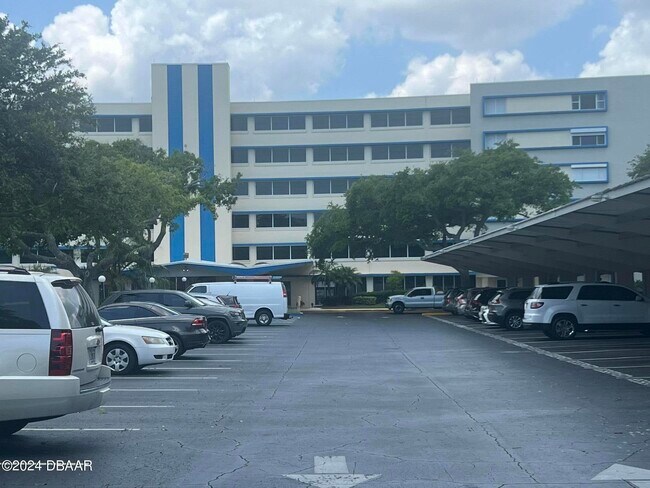 Foto del edificio - 1224 S Peninsula Dr