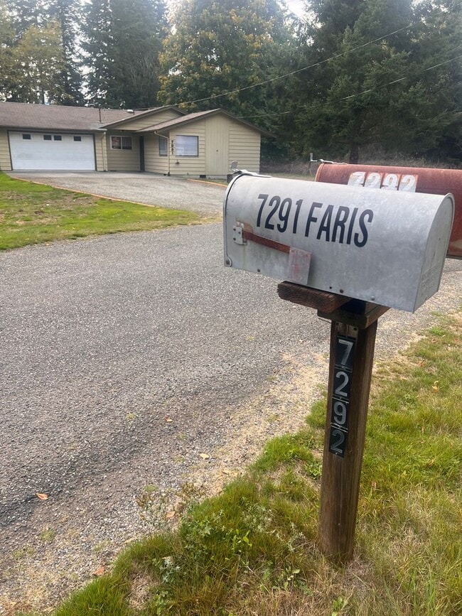 Building Photo - Holiday Savings - $500 Off 1st Months's Rent - Charming 3bd/2 Home