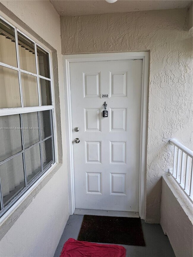 Foto del edificio - 2811 N Oakland Forest Dr