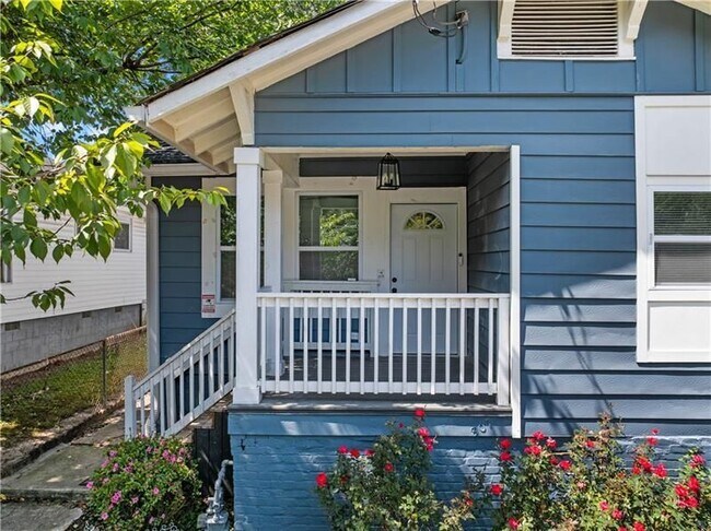 Foto del edificio - 807 Gilbert St SE