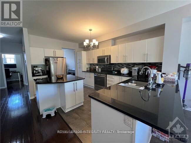 Building Photo - 140 Battersea Cres
