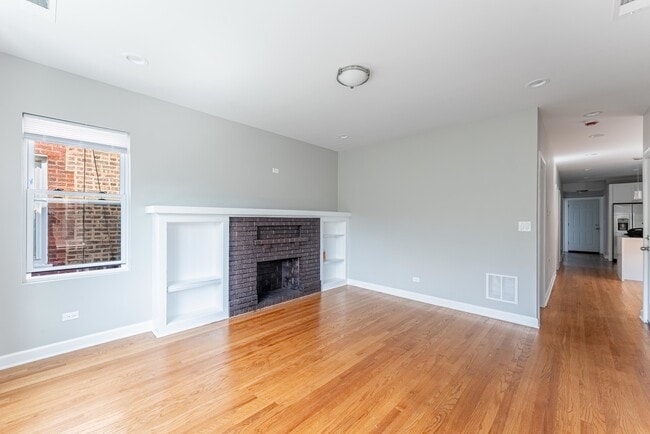 Building Photo - 1837 N Linder Ave
