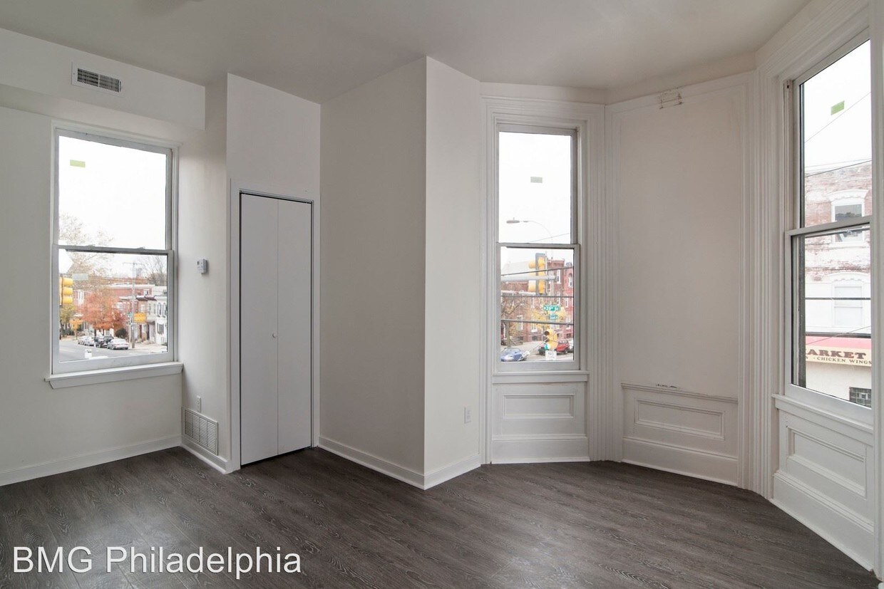 Foto principal - 2843 W Girard Ave