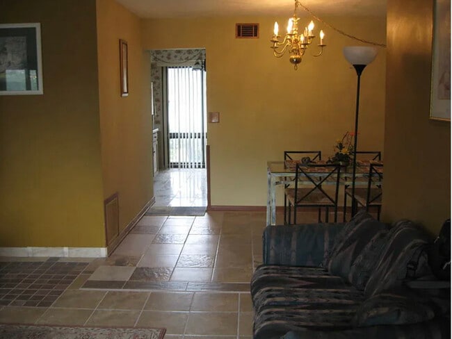 Building Photo - 5403 Chateau Dr