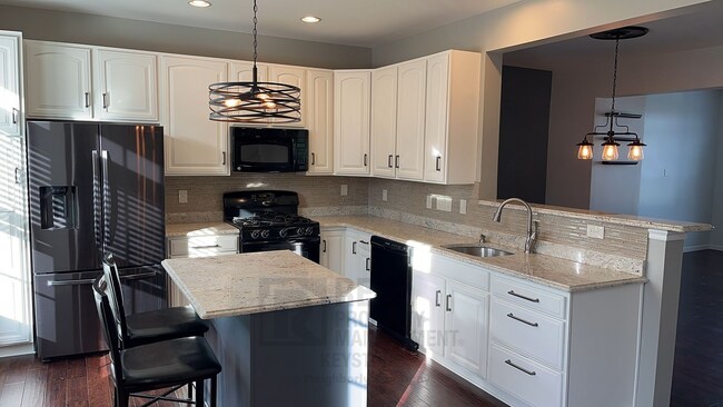 Building Photo - Beautiful, Large 3 Bedroom in Cranberry Twp!