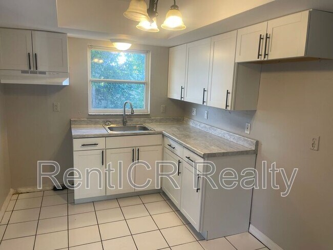 Foto del edificio - 5281 Bamboo Pl