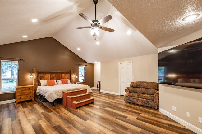 Building Photo - Must See in Bartel’s Canyon View Estates!