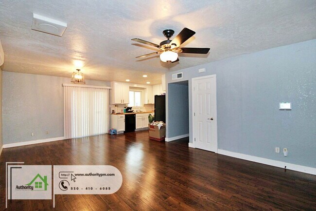 Building Photo - 2141 Montana Ave