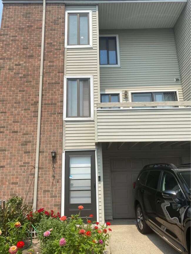 Building Photo - 6271 Architrave Dr SE
