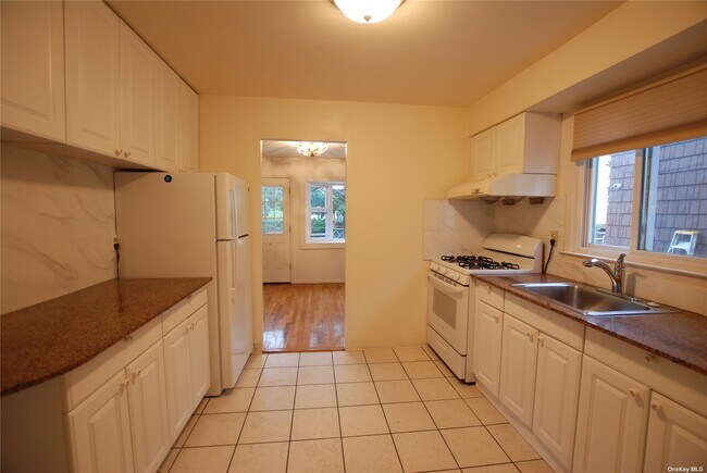 Foto del edificio - 227-08-227-57 57th Rd