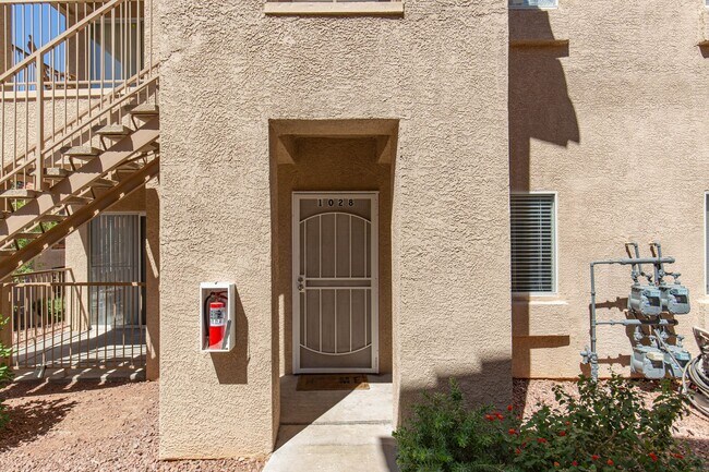 Foto del edificio - Move-in ready ground-floor 2 bed, 2 bath