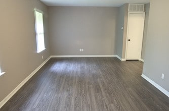 Building Photo - Oxford Oaks Apartments