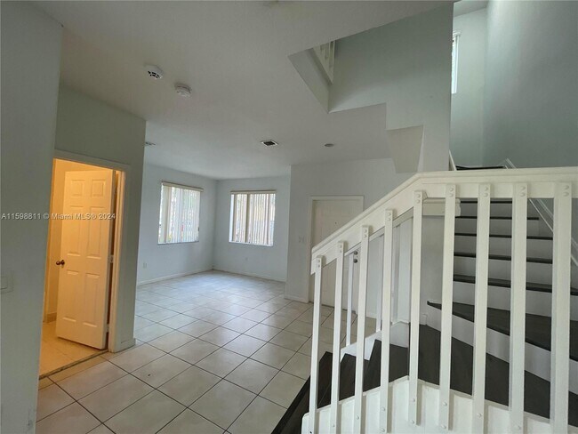 Foto del edificio - 2744 SE 15th Pl