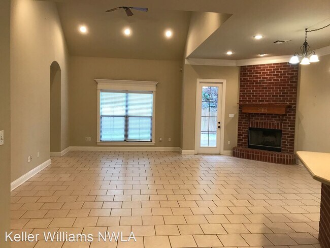 Foto del edificio - 4 br, 2.5 bath House - 413 Magazine Ct