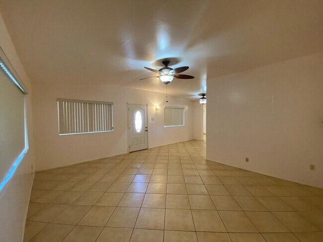 Foto del edificio - Spacious 2 Bedroom / 2 Bath