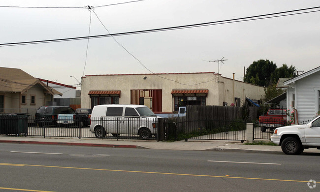Building Photo - 1827 Orange Ave