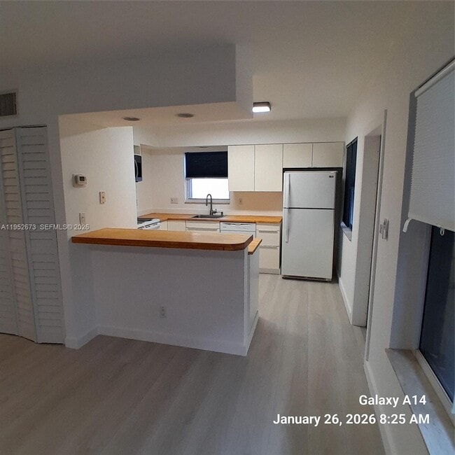 Foto del edificio - 2344 NE 12th St