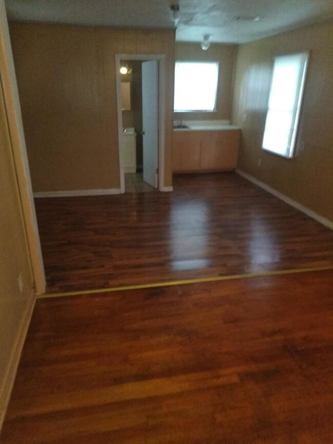 Building Photo - 1054 Voorhees Ave