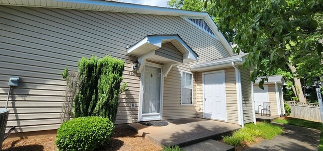 Building Photo - Fantastic location in Clemmons, 2 minutes ...