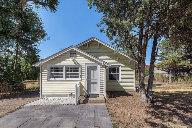 Photo - Charming 4Bed/2Bath with Two Huge Backyard House