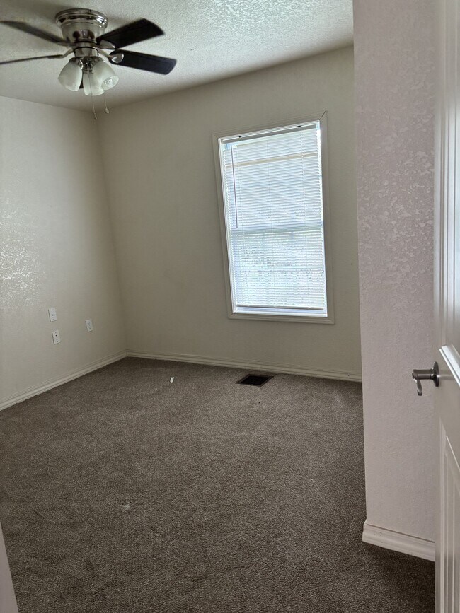 Foto del edificio - 3102 Wild Red Rd