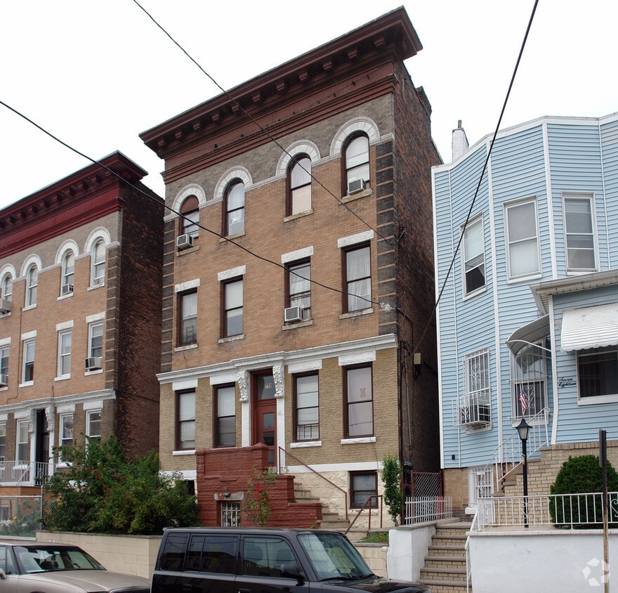 Primary Photo - 720 10th St
