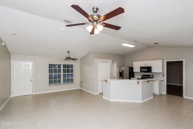 Foto del edificio - 453 Foxdall Ave NE