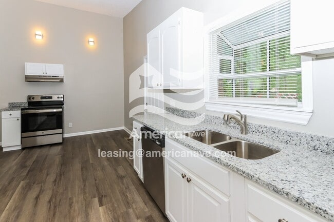 Building Photo - 300 Clairmont Dr