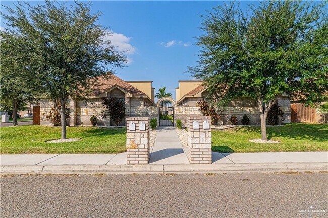 Building Photo - 3813 Zelma St