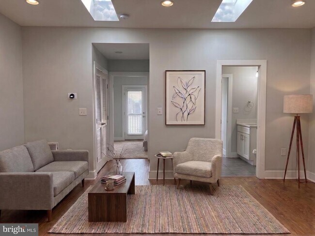 Foto del edificio - 1627 Holbrook St NE
