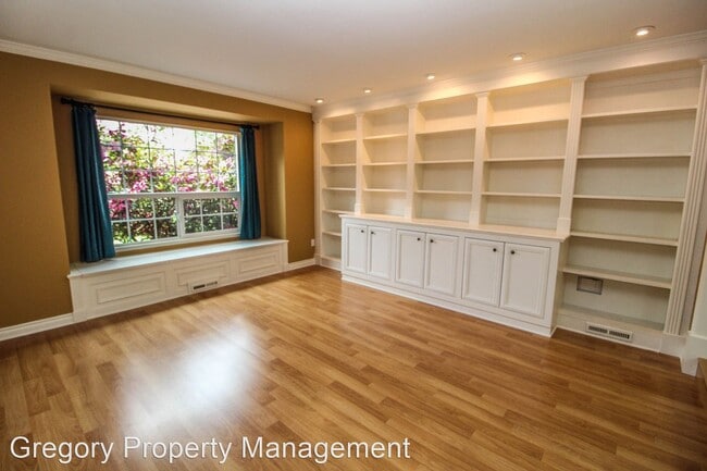 Building Photo - 4 br, 2.5 bath House - 612 213th St SW