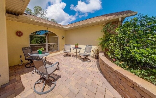 Building Photo - Gorgeous 3 Bed 2 Bath POOL HOME  in W Sect...