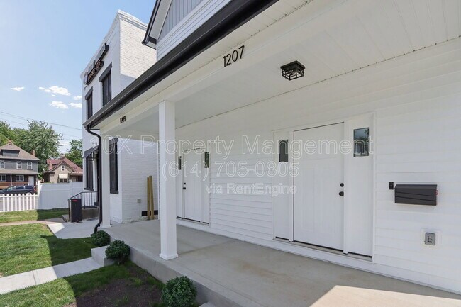Building Photo - 1209 E Whittier St