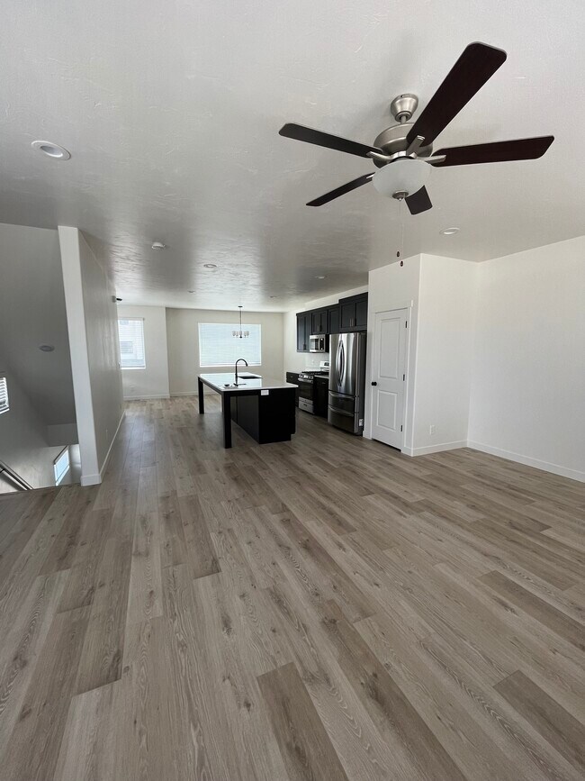 Building Photo - 482 S 900 W