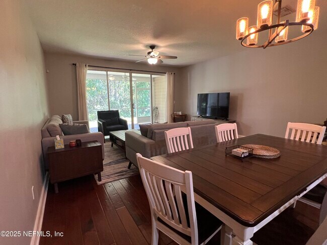 Foto del edificio - 4193 Highwood Dr