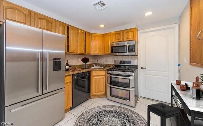 Foto del edificio - 47 Webster Ave