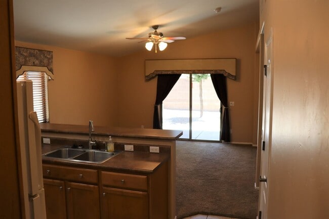 Building Photo - 4bed/2 Bath in Desert Willow Estates