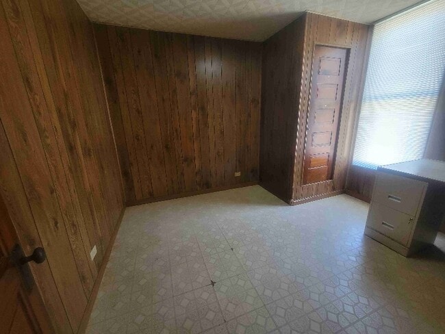 Building Photo - 705 Lexington Ave