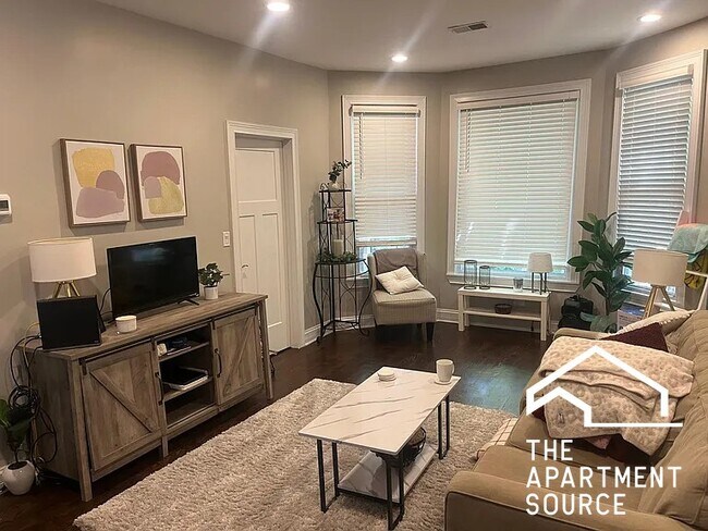 Foto del edificio - 2732 N Wilton Ave