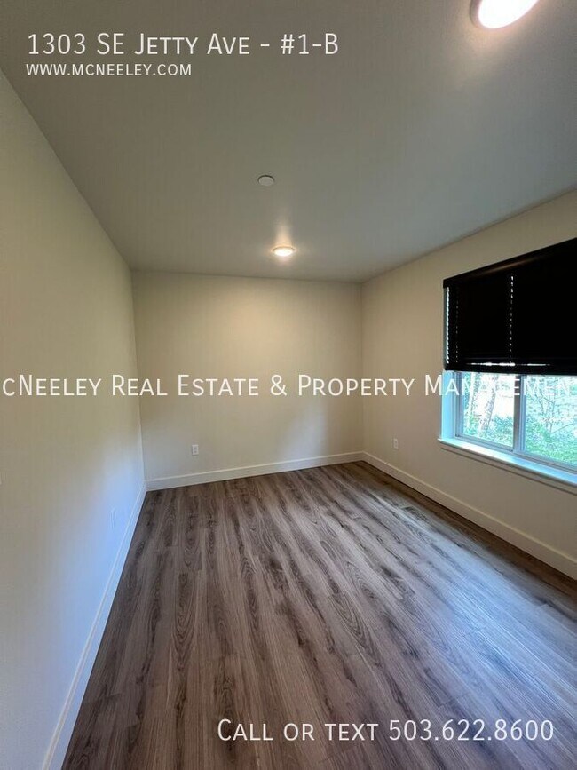 Building Photo - 1303 SE Jetty Ave