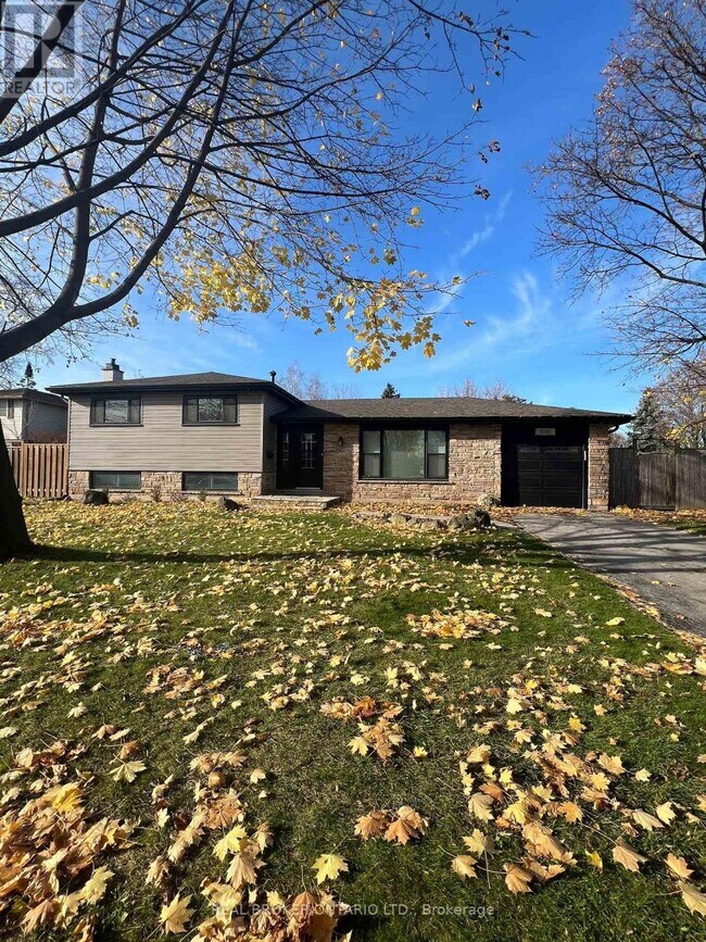 Photo du bâtiment - 5285 Woodhaven Ct