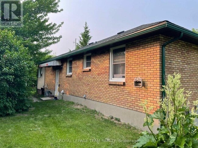 Building Photo - 16 Brook Ln