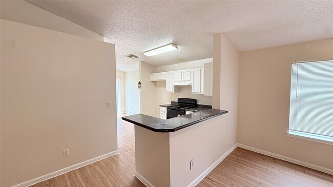 Building Photo - 15821 Ridgecroft Rd